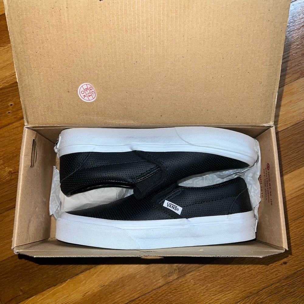 Classic Slip-On Leather Vans